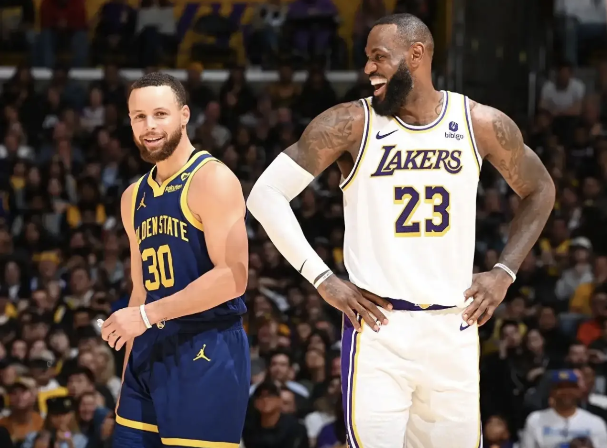 包含NBA全明星投票拉开帷幕，球迷齐动手投票支持偶像的词条