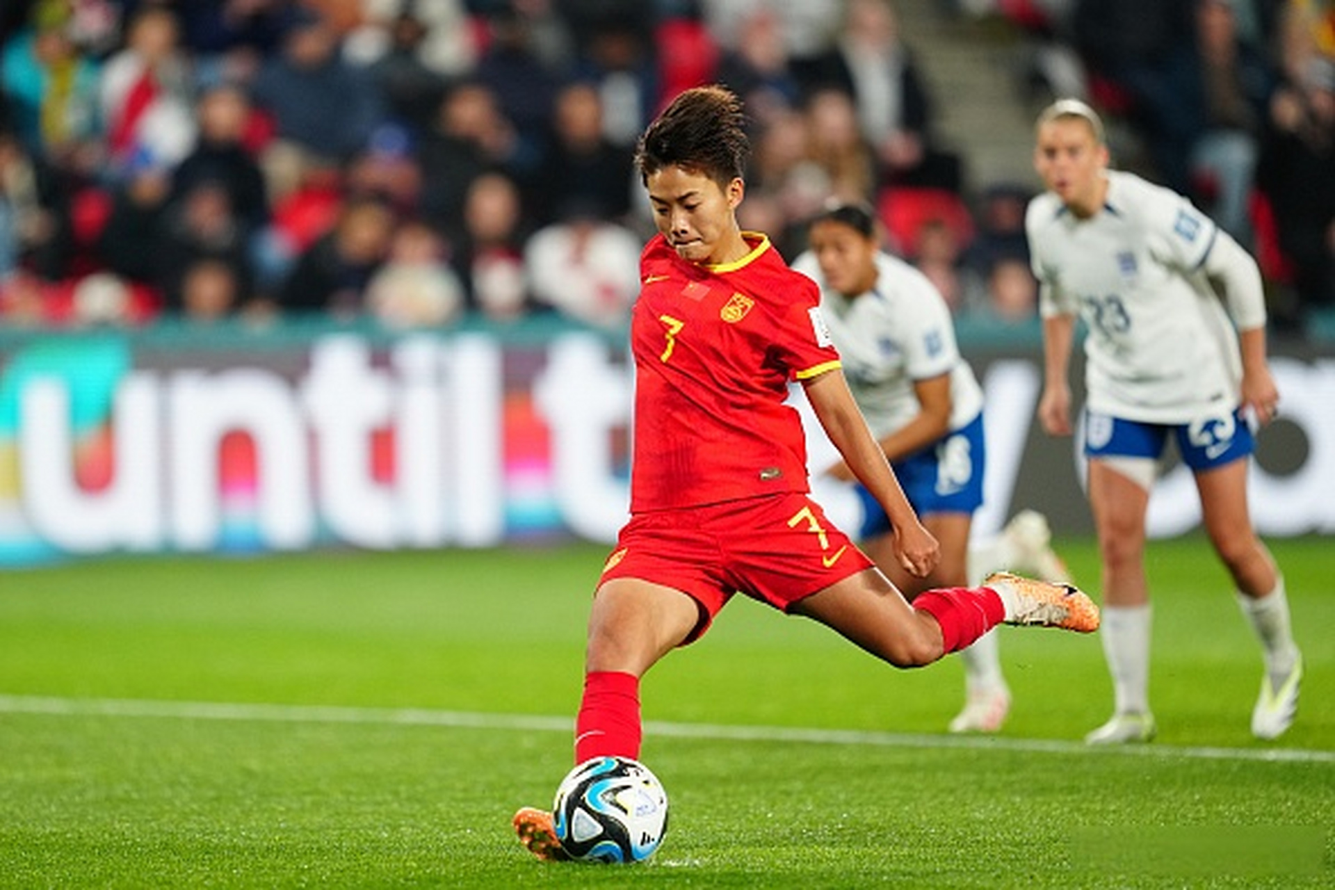 开云APP-足球赛事观察：女足球员态度决定胜负的简单介绍