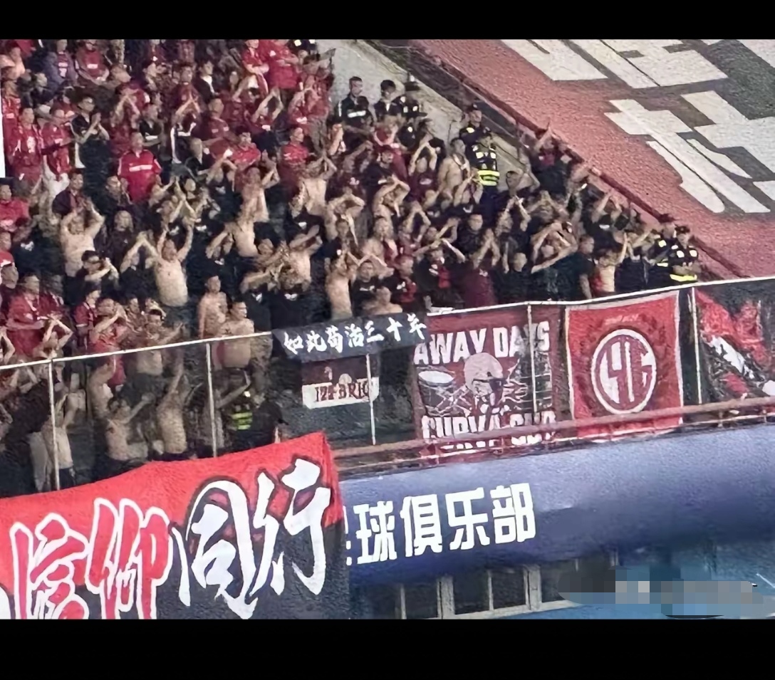 开云APP-足球赛事热度逐渐攀升，球场氛围喜人的简单介绍