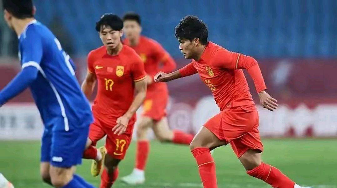 比赛激情迸发,球员们顽强拼搏不言败的简单介绍 比赛激情迸发,球员们顽强拼搏不言败的简单介绍