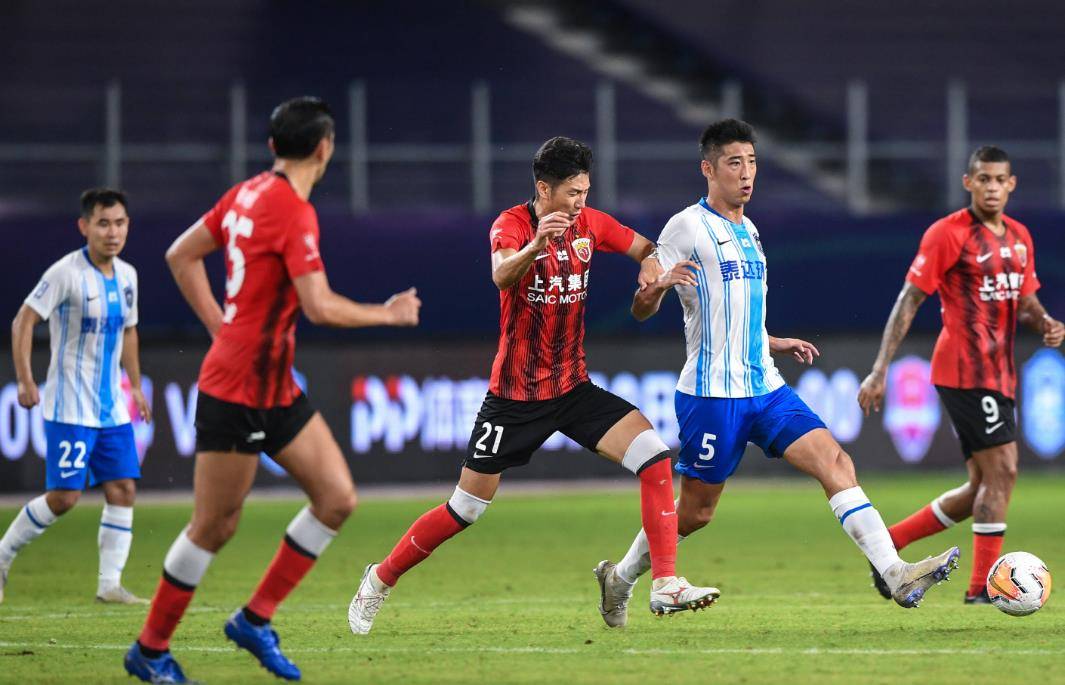 开云平台-上港中后卫核心发挥出色，保持防守稳固！的简单介绍