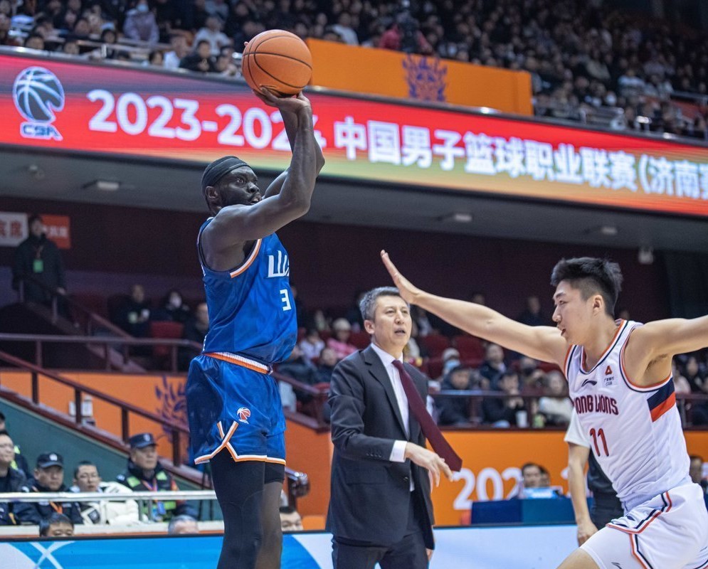 沙尔克绝杀对手,全队助攻火力全开 沙尔克绝杀对手,全队助攻火力全开