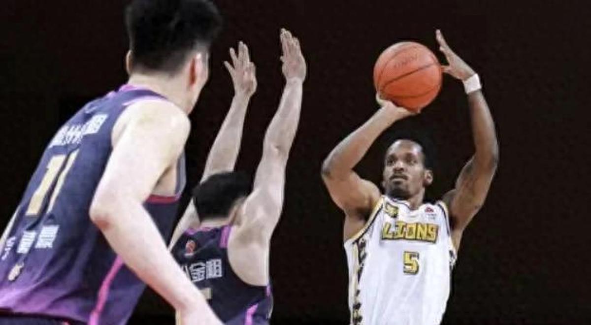 开云体育下载-体育比赛中球队之间的对决火花四溅