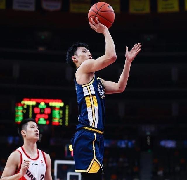 开云官网-优秀球员在篮球场上展现实力，取得胜利的简单介绍