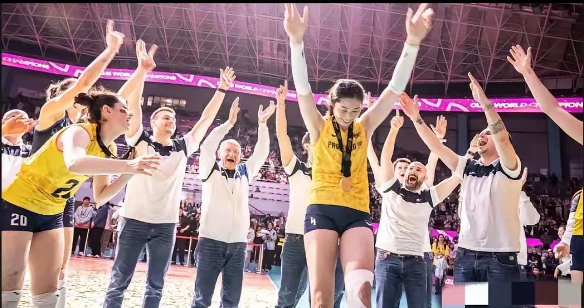 开云官网-意大利球员全力以赴，助球队战胜对手！