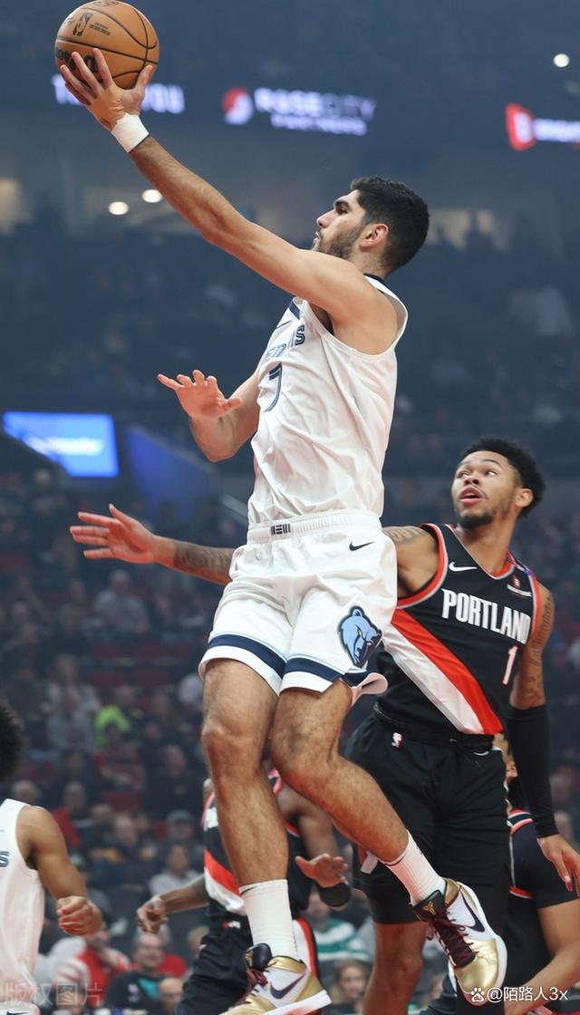 开云体育APP下载-关于灰熊客场逆转开拓者，获得胜利摆脱连败的信息