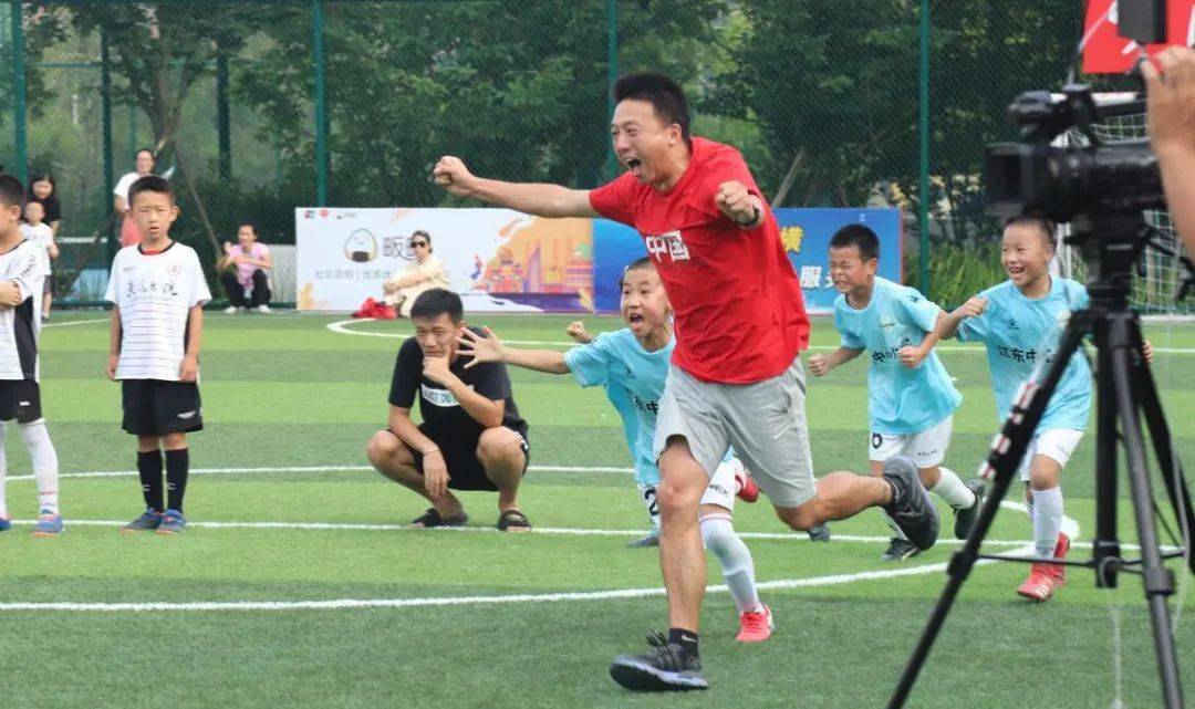 草根足球夺冠纪实：红队绝杀对手夺冠的简单介绍