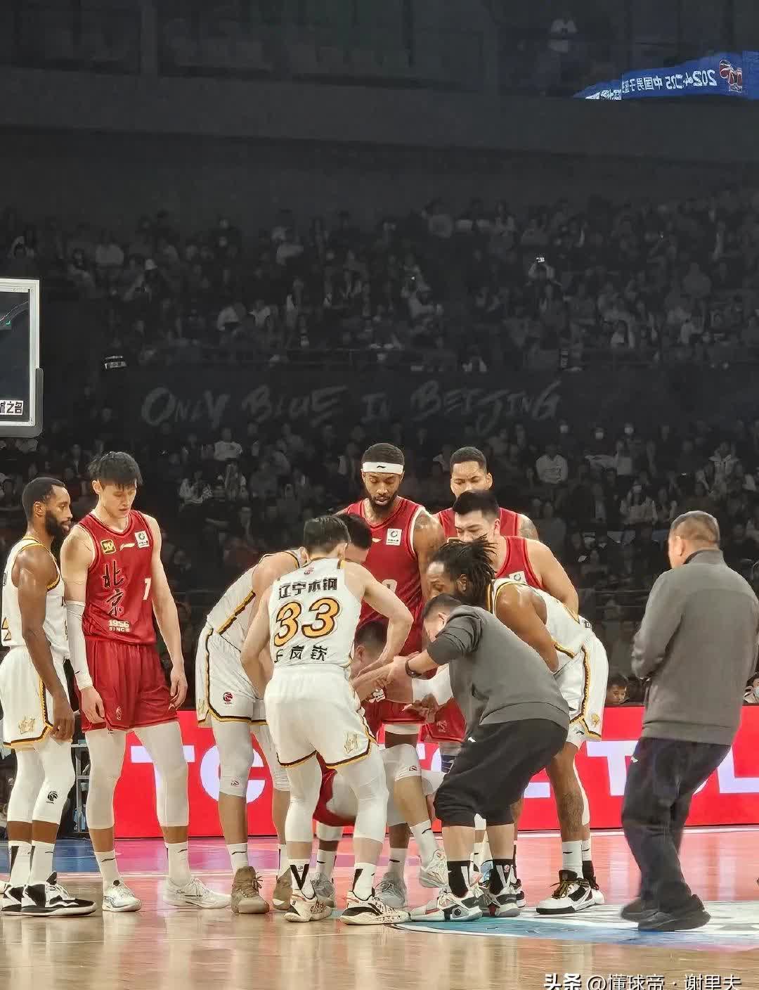 开云体育app-篮球队员因家庭伤情暂时缺席比赛