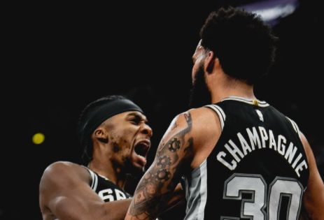 开云体育下载-柯瑞以绝杀三分帮助火箭队战胜马刺队的简单介绍