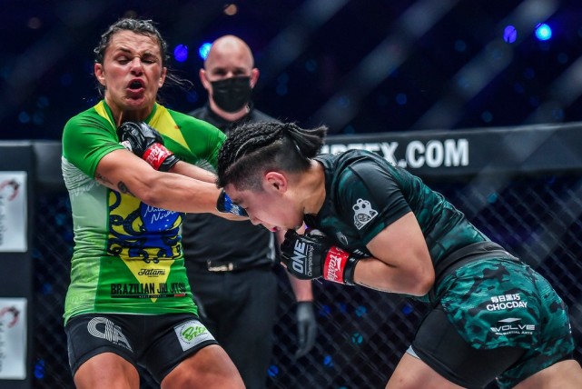 卫冕冠军应对挑战者的崛起