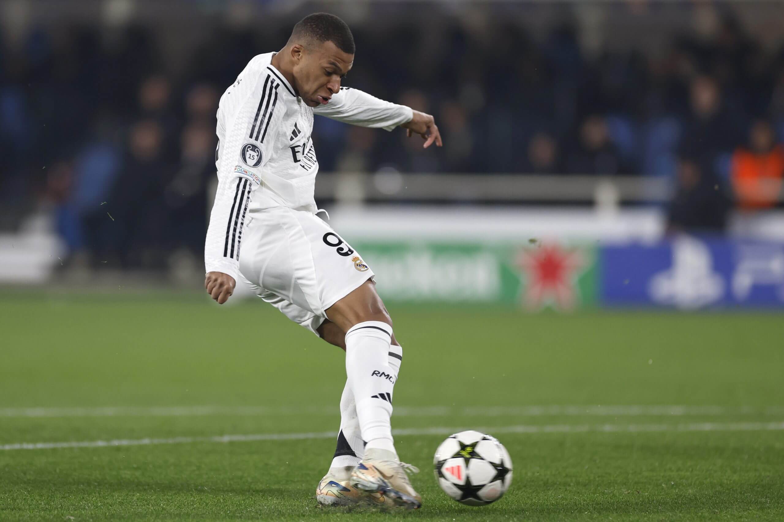 开云体育官网-关于皇马卫冕成功，八强赛事精彩展开的信息