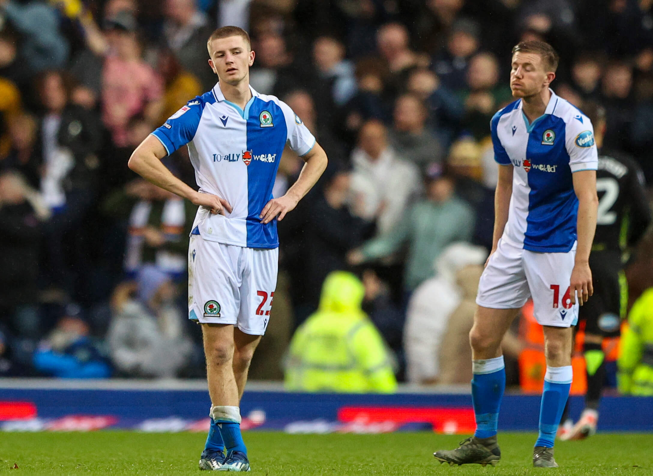 开云体育入口-英格兰队顽强拼搏，逆转战局获胜