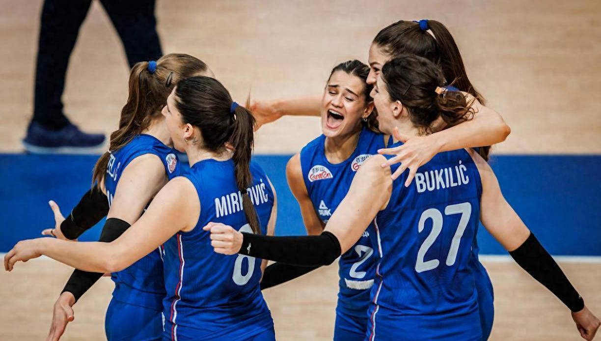 开云体育app-塞尔维亚排球队逆袭成功,晋级四强