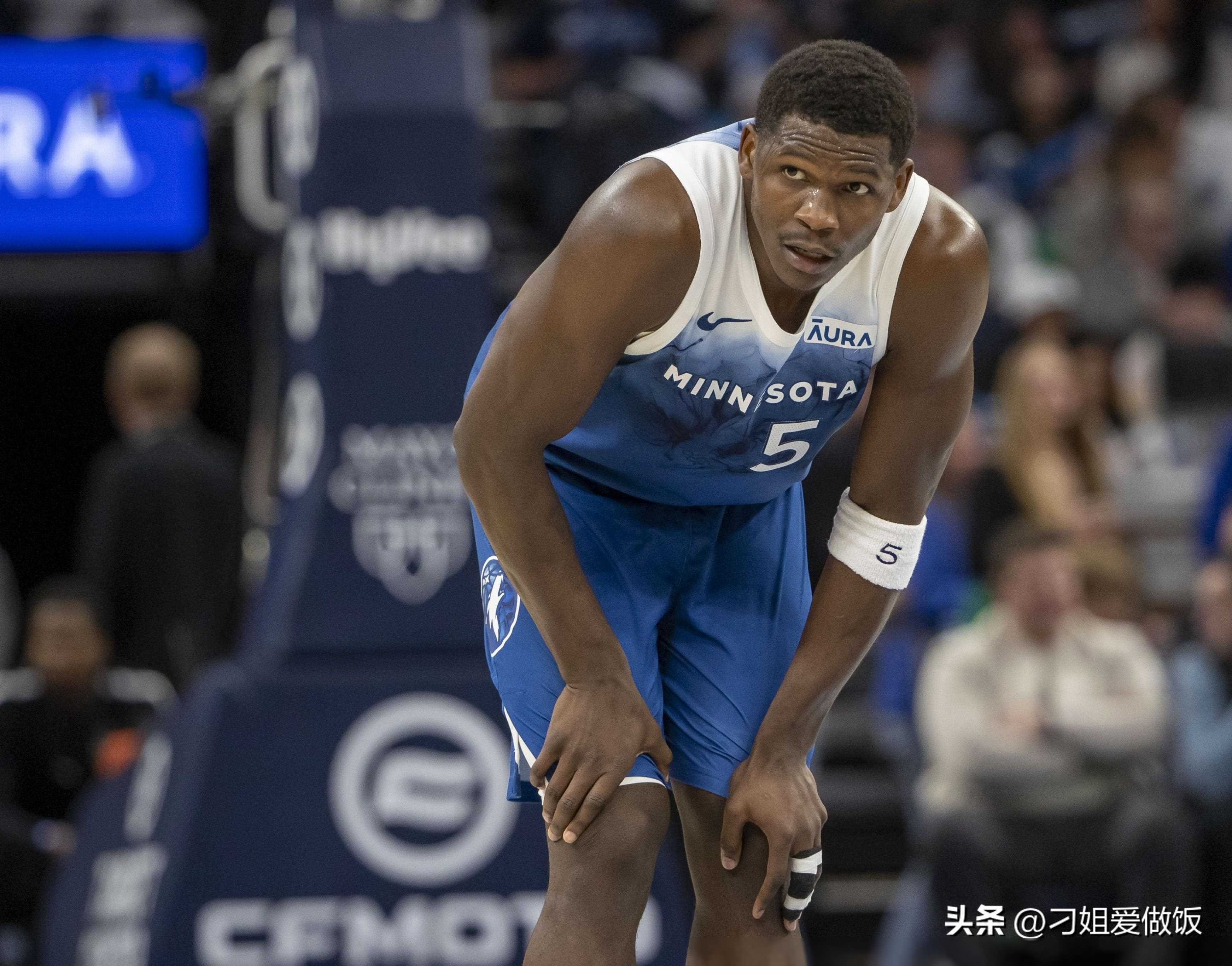 勇往直前的球员表现出色令人钦佩 勇往直前的球员表现出色令人钦佩