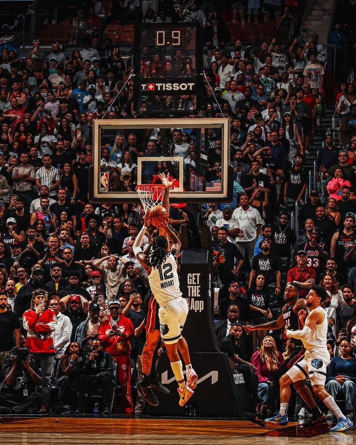 开云体育入口-关于球星压哨绝杀，球迷热血沸腾狂欢的信息