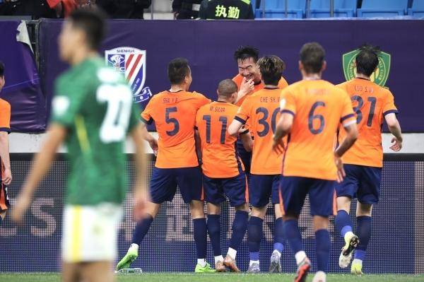 包含萨索洛紧咬对手，逼平强敌！的词条