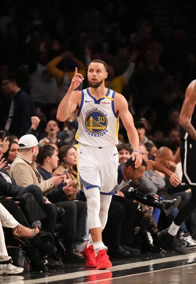 勇士完胜篮网,火力全开取得胜利 勇士完胜篮网,火力全开取得胜利