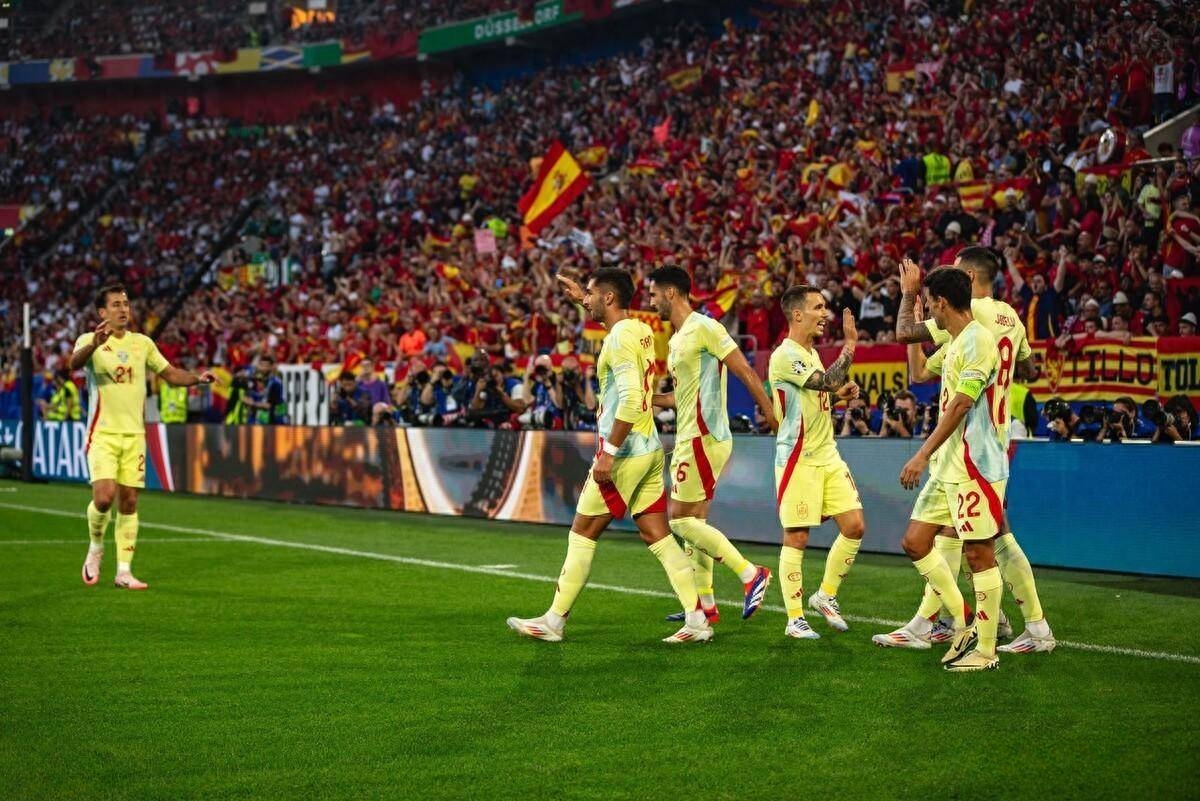 包含卡尔斯鲁厄连胜在望，球队强势崛起的词条