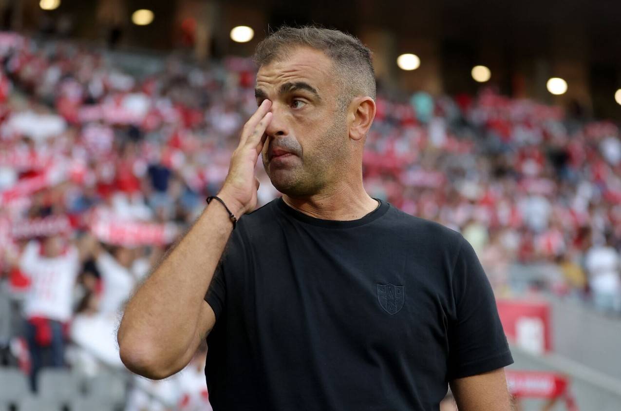 开云体育APP下载-球队换帅，新教练上任训练