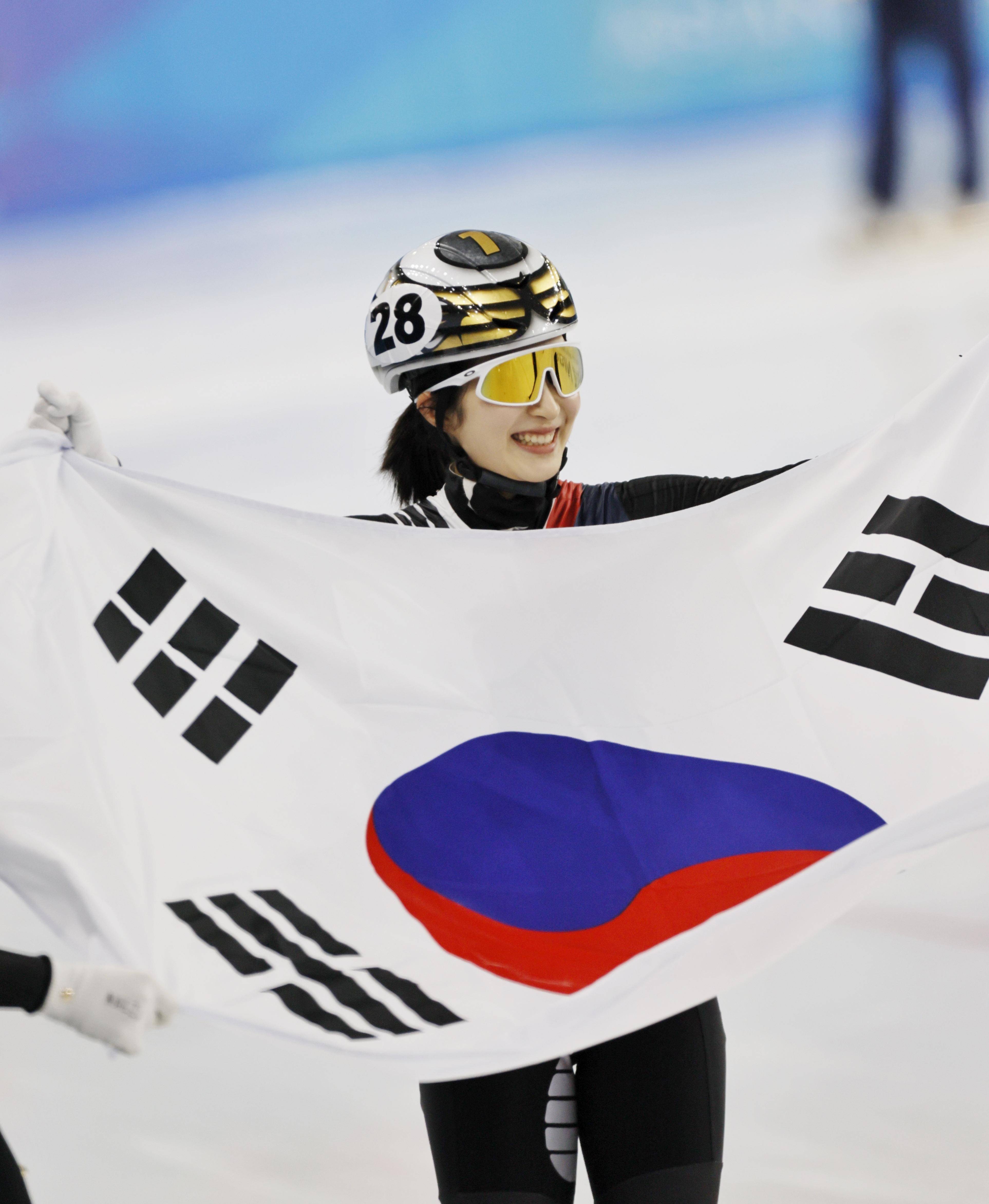 关于日本短道速滑选手夺下金牌，刷新个人最好成绩的信息