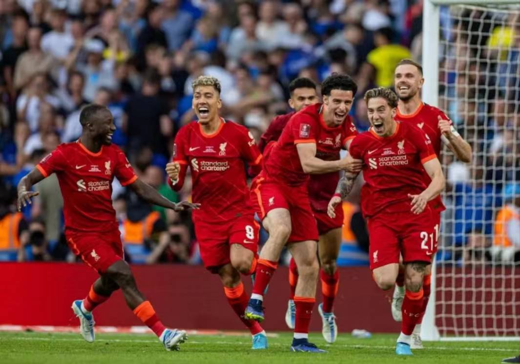 包含欧洲足球超级联赛：利物浦对阵切尔西的激烈对决的词条