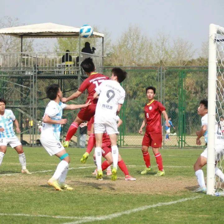 中国足球选手在国际赛事中大放异彩 中国足球选手在国际赛事中大放异彩