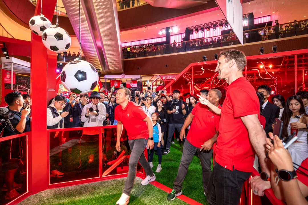 开云官网-神秘球员现身公司举办公益活动