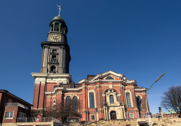 开云体育登录-汉堡主场大胜美因茨，保级前景一片光明的简单介绍