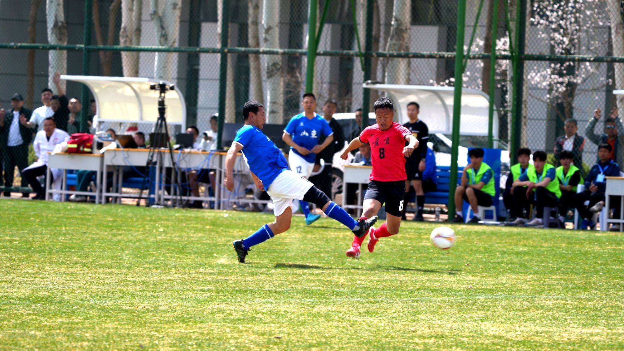 精彩足球赛事,球员实力过人,赛况紧张的简单介绍 精彩足球赛事,球员实力过人,赛况紧张的简单介绍