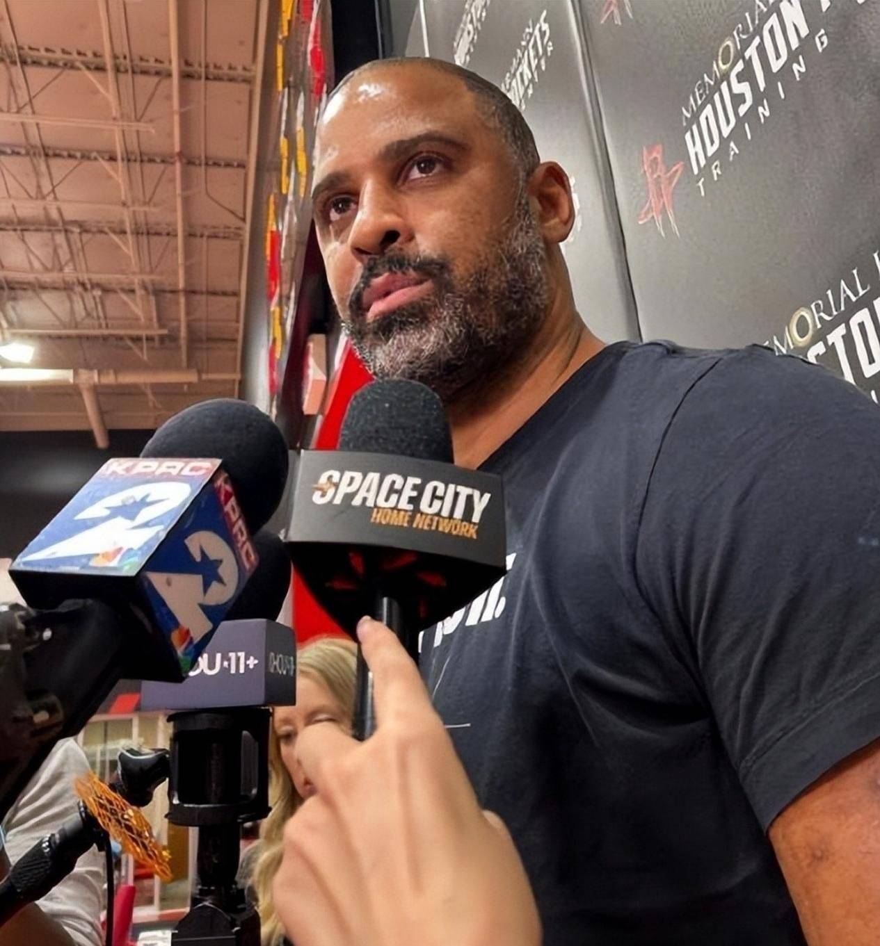 包含比赛结果扑朔迷离，场上变局不断的词条