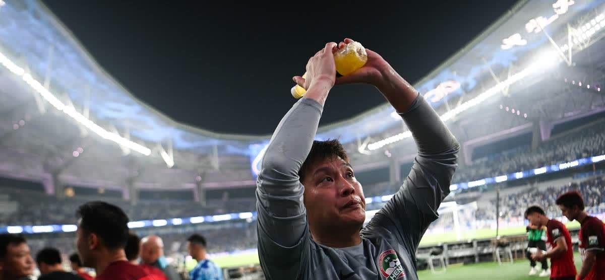 比赛中一场惊险救球!守门员发挥出色的简单介绍 比赛中一场惊险救球!守门员发挥出色的简单介绍