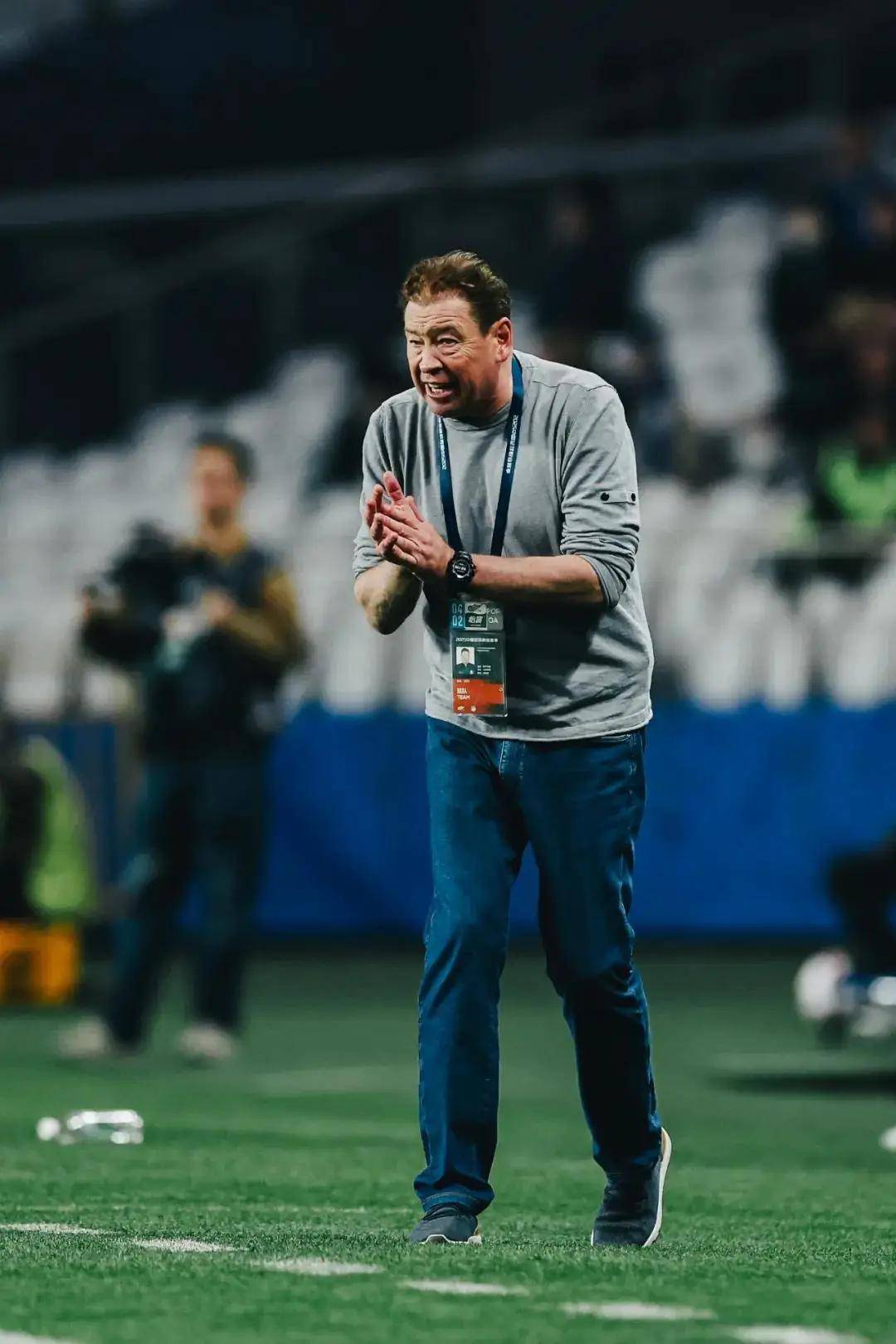 开云体育官网-上海申花遭遇失利，教练组展开研究的简单介绍