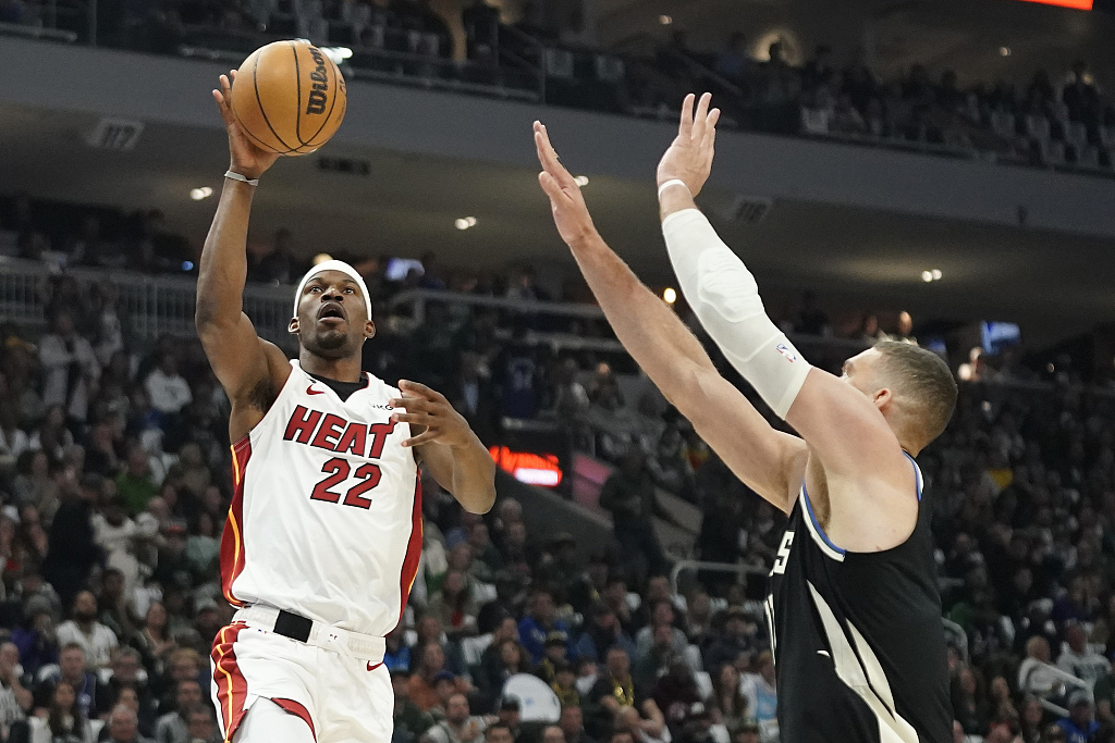 开云体育app-雄鹿队双塔组合发威，力压对手