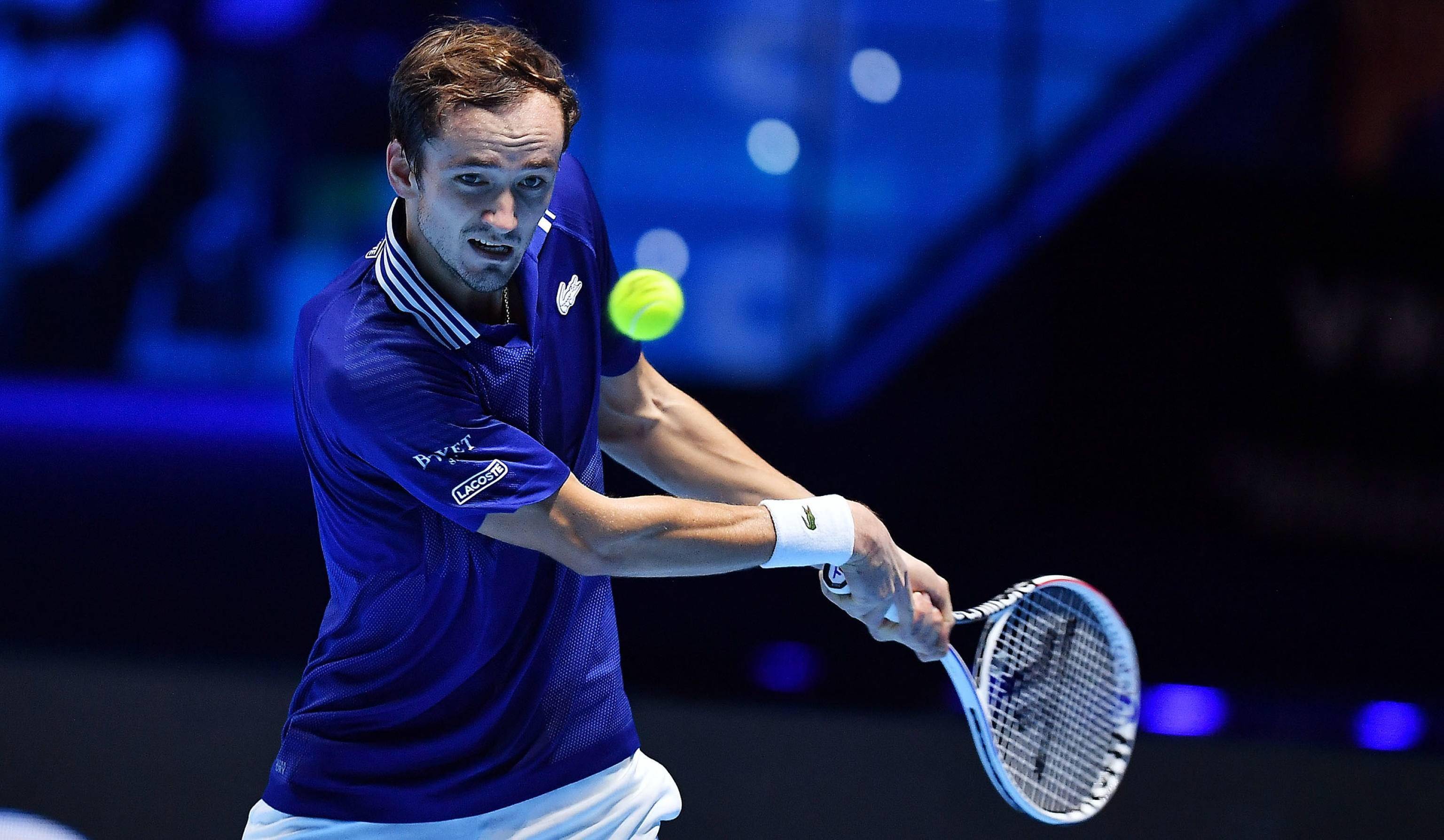 包含澳大利亚网球队鏖战英国网球队，梅德韦杰夫爆发神勇的词条