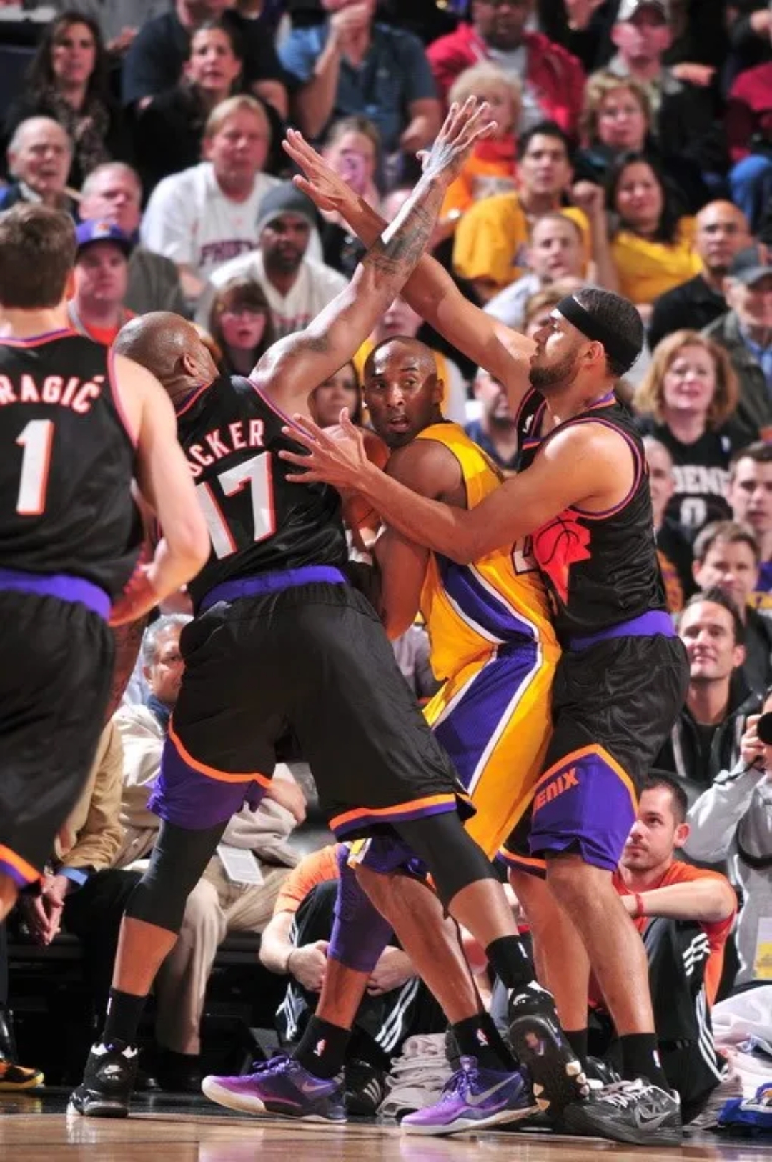 开云APP-包含篮球决赛震撼开打,巅峰对决引爆全场的词条