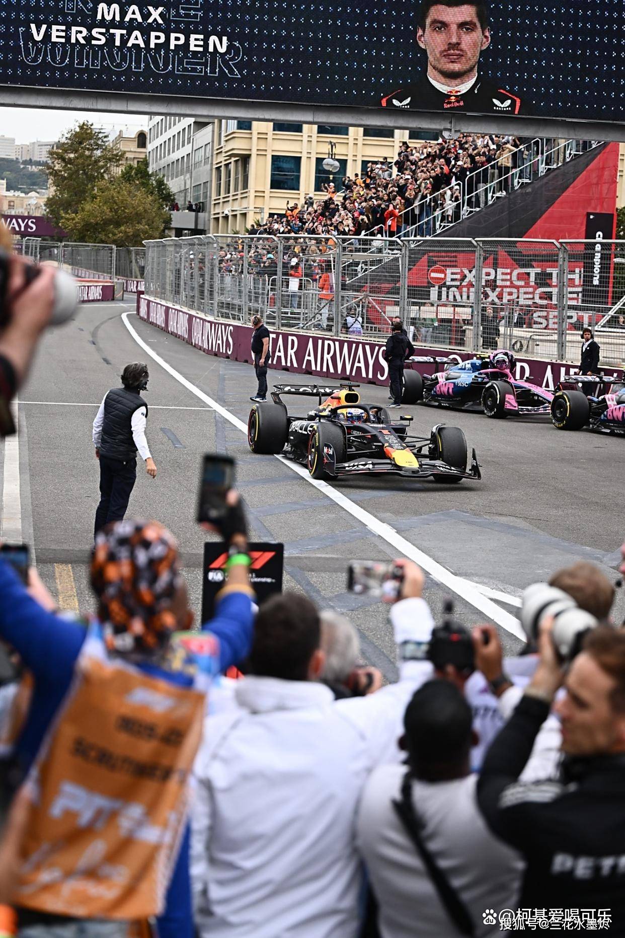 开云体育APP下载-包含梅赛德斯碾压法拉利,维斯塔潘点燃赛场的词条