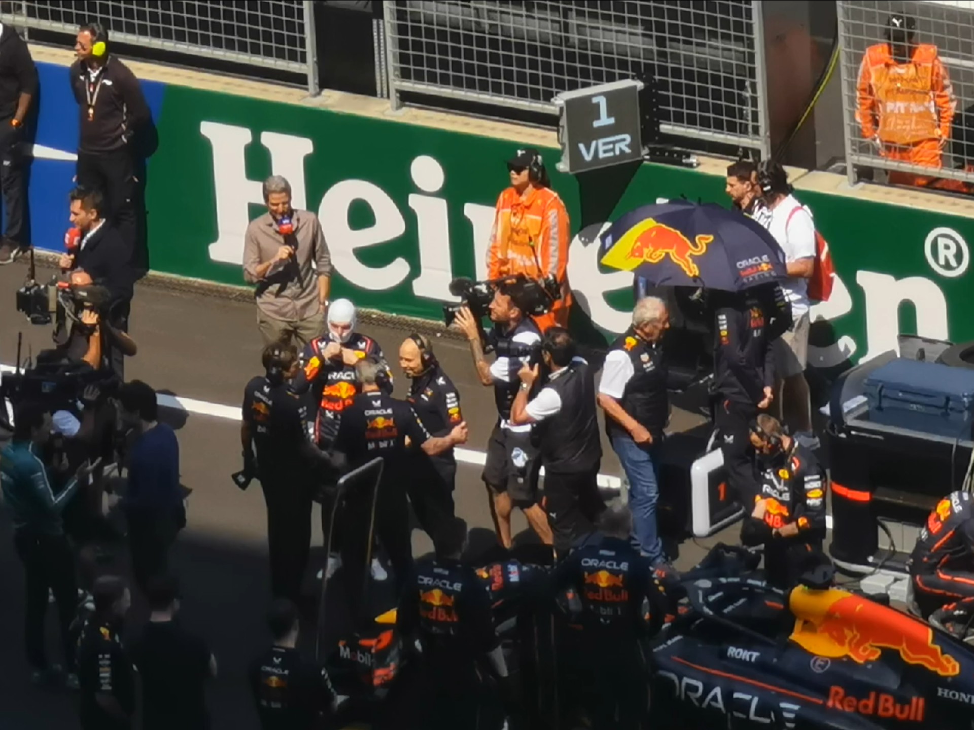 包含梅赛德斯碾压法拉利,维斯塔潘点燃赛场的词条 包含梅赛德斯碾压法拉利,维斯塔潘点燃赛场的词条