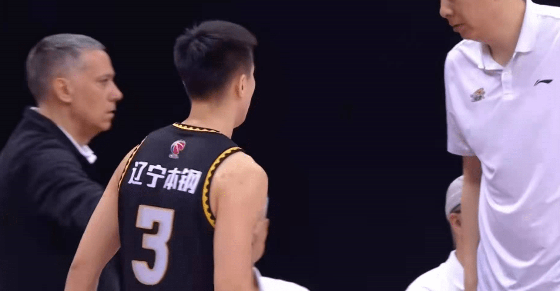 开云体育-关于上海队鏖战灰熊,赵继伟带队取胜的信息