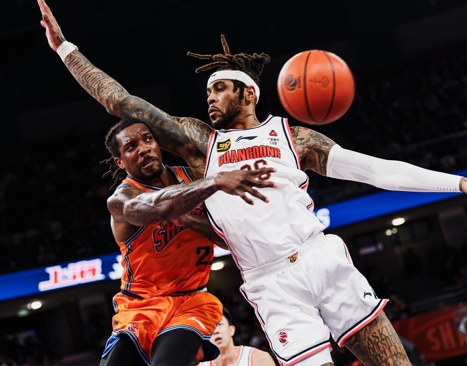 开云体育在线-骑士碾压广东队,布伦森点燃赛场的简单介绍